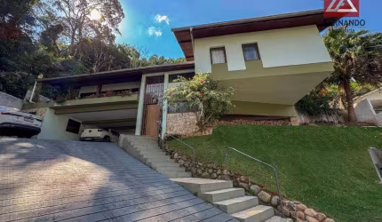 Casa com 3 dormitórios, sendo 1 suíte à venda, 360 m² por R$ 1.850.000 - Bom Retiro - Blumenau/SC