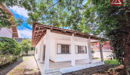 Casa com 3 dormitórios, sendo 1 suíte para alugar por R$ 4.321/mês - Centro - Balneário Piçarras/SC