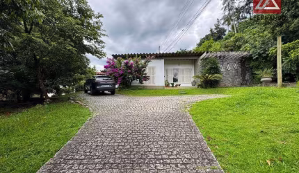 Casa com 5 dormitórios, sendo 1 suíte à venda, 150 m² por R$ 1.500.000 - Vila Nova - Blumenau/SC