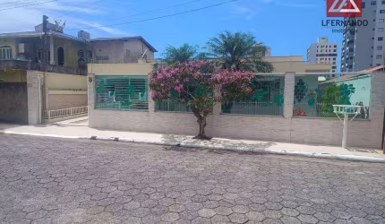 Casa com 3 dormitórios, sendo 1 suíte à venda, 188 m² por R$ 1.300.000 - Centro - Navegantes/SC