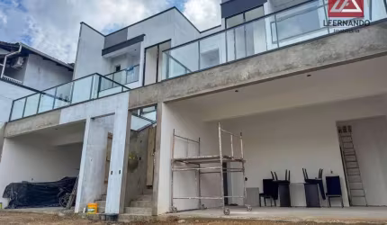 Sobrado com 1 suíte + 2 demi suítes à venda, 180 m² por R$ 990.000 - Tapajós - Indaial/SC