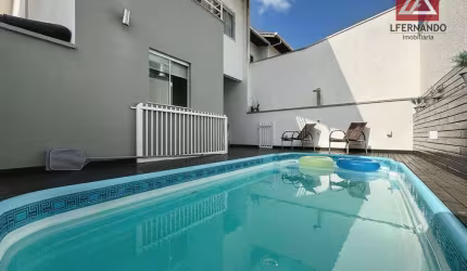 Sobrado com 3 dormitórios, sendo 1 suíte à venda, 189 m² por R$ 990.000 - Vorstadt - Blumenau/SC