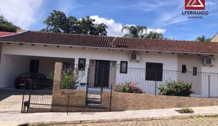 Casa com 4 dormitórios, sendo 1 suíte à venda, 177 m² por R$ 695.000 - Água Verde - Blumenau/SC