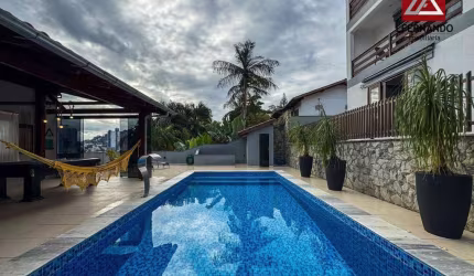 Casa com 4 dormitórios, sendo 3 suítes à venda, 551 m² por R$ 1.790.000 - Escola Agrícola - Blumenau/SC