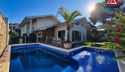 Casa mobiliada com 4 dormitórios, sendo 3 suítes à venda, 327 m² por R$ 2.450.000 - Água Verde - Blumenau/SC
