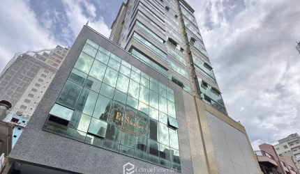 Apartamento à Venda 4 Suítes Quadra Mar na Meia Praia em Itapema-SC