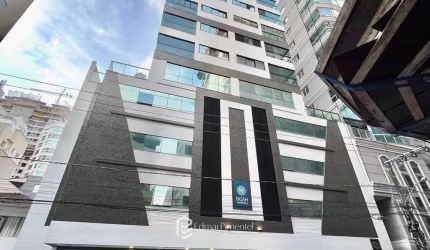 Apartamento à Venda com 3 Suítes Semi-Mobiliado na Meia Praia em Itapema-SC