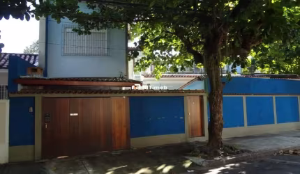 Casa para Aluguel em São Francisco, Niterói – Ideal para Comércio ou Residência, 5+ Quartos, 5+ Banheiros, 2 Vagas de Garagem