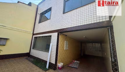 Sobrado com várias salas/ Vagas / Espaços amplos