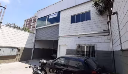 Galpão Pé direito alto/ vagas / Escritórios / Mesanino