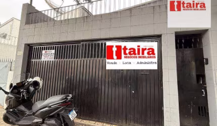 Casa comercial Ampla com vários  cômodos . Quintal e Varanda.
