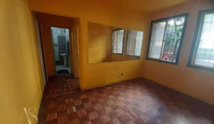 Apartamento com 1 dormitório para alugar, 46 m² por R$ 1.600,01/mês - Centro - Porto Alegre/RS