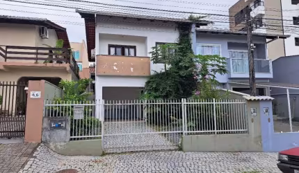 Casa à venda no bairro Floresta - Joinville/SC