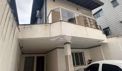 Sobrado com 3 quartos, Caiçara, Praia Grande - R$ 685 mil, Cod: 11625