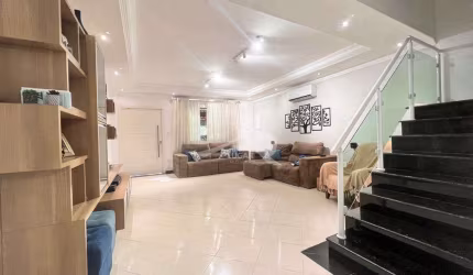 Sobrado com 3 quartos, Caiçara, Praia Grande - R$ 630 mil, Cod: 11650