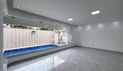 Casa com 3 quartos e piscina no Canto do Forte - Praia Grande