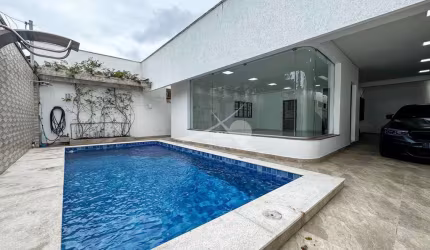 Casa com 3 quartos e piscina no Canto do Forte - Praia Grande