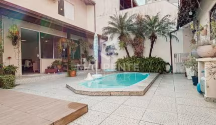 Casa com 5 quartos e piscina em Barreiros