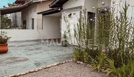 Casa com 3 dormitórios no Kobrasol