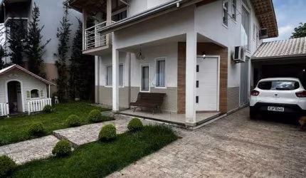 Casa Condomínio  fechado, Mobiliado, bairro Murta em Itajaí: Conforto e Exclusividade