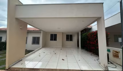 Casa em condomínio com 3 quartos e armários planejados duas vagas de garagens