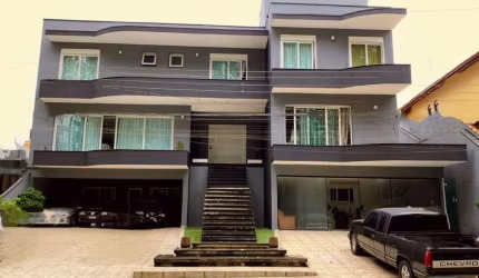 Elegância e Conforto em Cada Detalhe de 600m2 construídos.