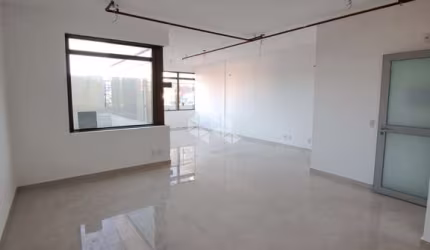 Sala comercial medindo 48m2 privativos no bairro Floresta