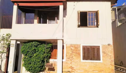 Casa com 3 dormitórios 2 vagas no bairro Santo Antônio