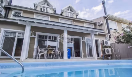 CASA EM CONDOMÍNIO, 5 SUITES E 4 VAGAS NO JARDIM BOTÂNICO!