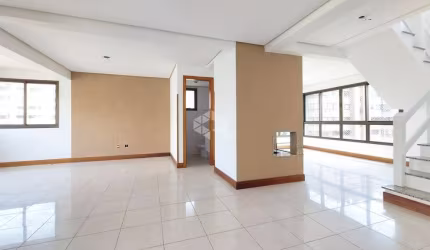 DUPLEX  COM LAREIRA, VISTA INCRÍVEL E 3 VAGAS INDEPENDENTES NO MONT SERRAT!