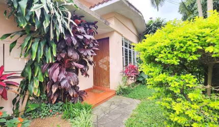 EXCELENTE CASA COM TRÊS DORMITÓRIOS PRÓXIMO AO IGUATEMI