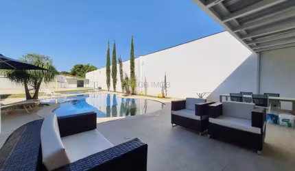Casa em condomínio à venda  com 4 quarto(s)