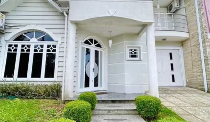 Sobrado com 3 dormitórios à venda, 249 m² por R$ 1.100.000,00 - Vale do Sol - Cachoeirinha/RS