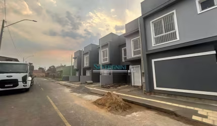 Sobrado com 2 dormitórios à venda, 73 m² por R$ 299.000,00 - Vila Silveira Martins - Cachoeirinha/RS