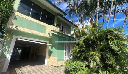 Casa com 3 dormitórios para alugar, 255 m² por R$ 6.062,00/mês - Centro - Cachoeirinha/RS