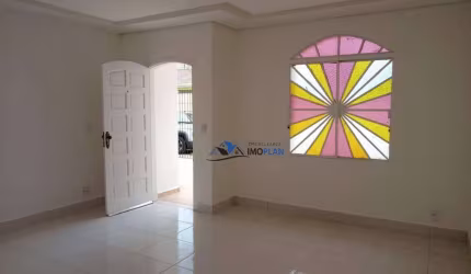 CASA EM EXCELENTE LOCALIZAÇÃO