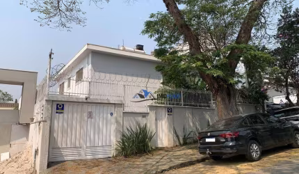Casa Comercial no Parque do Colègio