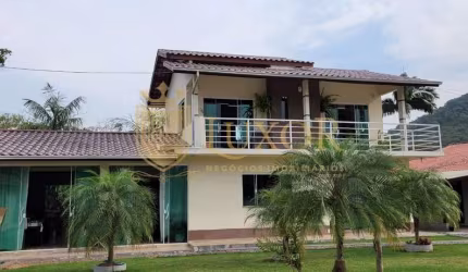 Chácara com 3 casas  localizada no bairro Escalvados em Navegantes SC