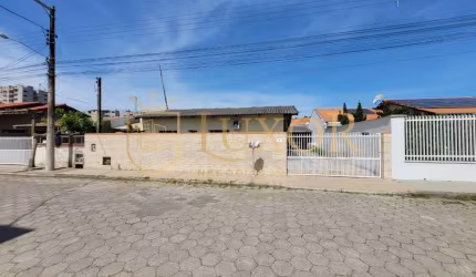 Casa localizada na Armação de Penha SC, 3 dormitórios perto do Beto Carrero