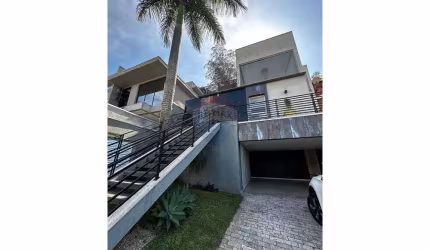 CASA EM CONDOMINIO 4 SUÍTES