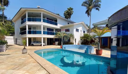 CASA COM ELEVADOR E 5 DORMITÓRIOS