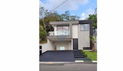 'Luxuosa Casa de 4 Suítes em Arujá, SP'