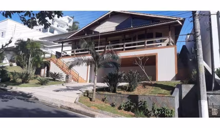Casa em Arujá: Conforto e Segurança!