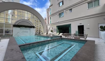 Apartamento com 3 quartos à venda na Rua 302, 192, Meia Praia, Itapema por R$ 1.500.000