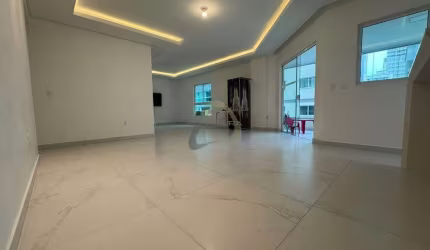 Apartamento com 3 quartos à venda na Rua 242, 404, Meia Praia, Itapema por R$ 1.750.000