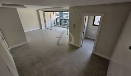 Apartamento com 3 quartos à venda na Rua 240, 360, Meia Praia, Itapema por R$ 2.300.000