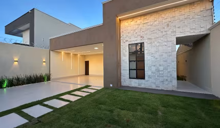 Casa para venda no Bairro Hilda com 4 quartos e quintal no fundo