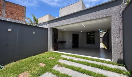 Casa para venda no Setor Solar Santa Rita, com 3 quartos sendo 1 suite