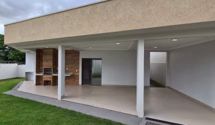 Casa para venda com terreno grande e 3 quartos no Faiçalville