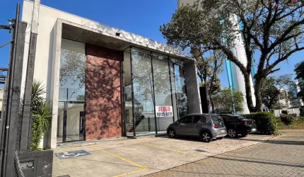 Ponto comercial Av Saõ João  pé direito duplo e estacionamento rotativo 